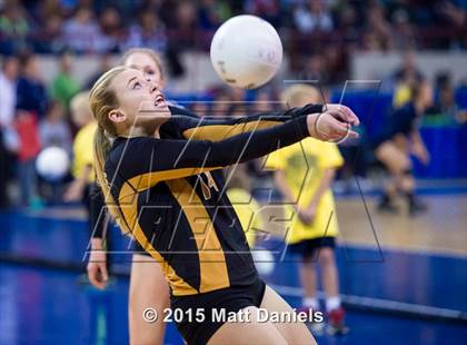 Thumbnail 1 in Legend vs. Arapahoe (CHSAA 5A Playoff) photogallery.