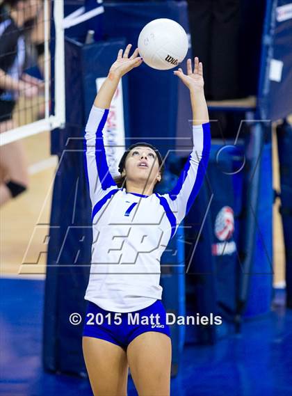 Thumbnail 2 in Legend vs. Arapahoe (CHSAA 5A Playoff) photogallery.