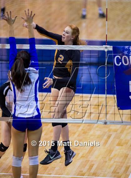 Thumbnail 1 in Legend vs. Arapahoe (CHSAA 5A Playoff) photogallery.