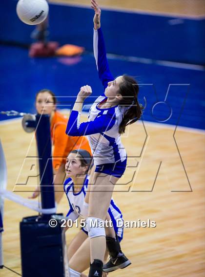 Thumbnail 1 in Legend vs. Arapahoe (CHSAA 5A Playoff) photogallery.