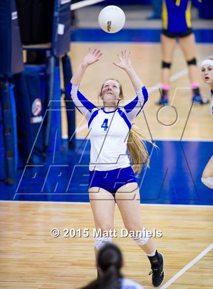 Thumbnail 2 in Legend vs. Arapahoe (CHSAA 5A Playoff) photogallery.