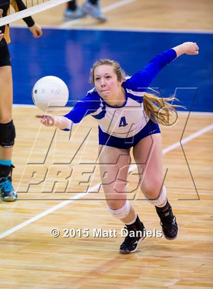 Thumbnail 1 in Legend vs. Arapahoe (CHSAA 5A Playoff) photogallery.