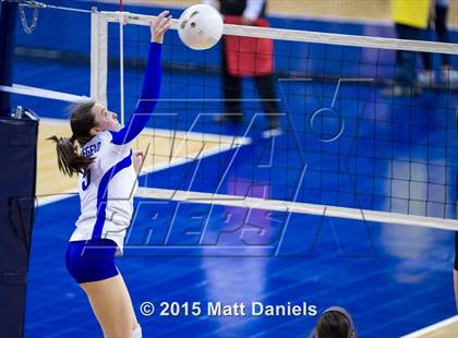 Thumbnail 2 in Legend vs. Arapahoe (CHSAA 5A Playoff) photogallery.