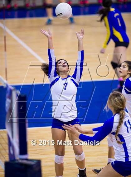 Thumbnail 3 in Legend vs. Arapahoe (CHSAA 5A Playoff) photogallery.