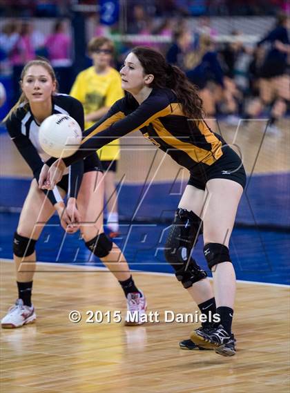 Thumbnail 1 in Legend vs. Arapahoe (CHSAA 5A Playoff) photogallery.