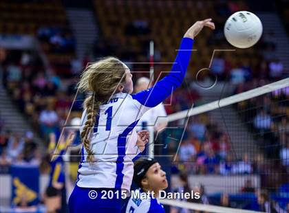 Thumbnail 3 in Legend vs. Arapahoe (CHSAA 5A Playoff) photogallery.