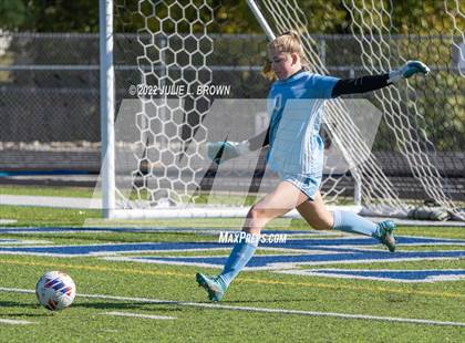 Thumbnail 1 in Lawrenceburg vs Indianapolis Bishop Chatard (IHSAA 2A Regional final) photogallery.