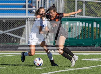 Thumbnail 3 in Lawrenceburg vs Indianapolis Bishop Chatard (IHSAA 2A Regional final) photogallery.
