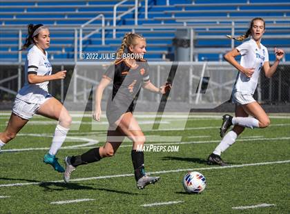 Thumbnail 2 in Lawrenceburg vs Indianapolis Bishop Chatard (IHSAA 2A Regional final) photogallery.