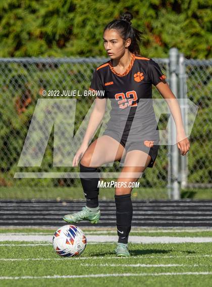 Thumbnail 2 in Lawrenceburg vs Indianapolis Bishop Chatard (IHSAA 2A Regional final) photogallery.