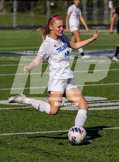 Thumbnail 1 in Lawrenceburg vs Indianapolis Bishop Chatard (IHSAA 2A Regional final) photogallery.