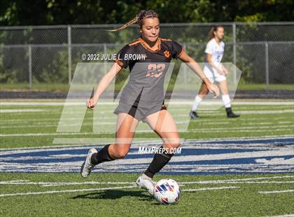 Thumbnail 2 in Lawrenceburg vs Indianapolis Bishop Chatard (IHSAA 2A Regional final) photogallery.