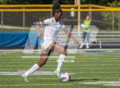 Thumbnail 2 in Lawrenceburg vs Indianapolis Bishop Chatard (IHSAA 2A Regional final) photogallery.