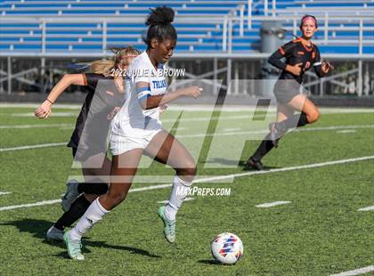 Thumbnail 2 in Lawrenceburg vs Indianapolis Bishop Chatard (IHSAA 2A Regional final) photogallery.