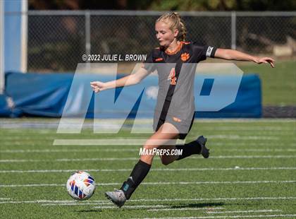 Thumbnail 1 in Lawrenceburg vs Indianapolis Bishop Chatard (IHSAA 2A Regional final) photogallery.