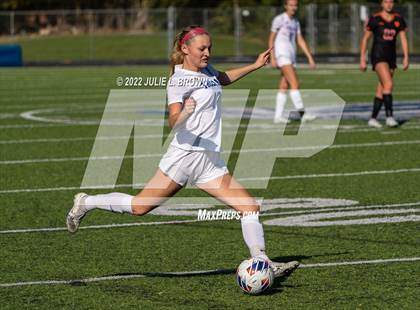 Thumbnail 2 in Lawrenceburg vs Indianapolis Bishop Chatard (IHSAA 2A Regional final) photogallery.