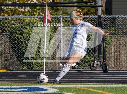 Thumbnail 2 in Lawrenceburg vs Indianapolis Bishop Chatard (IHSAA 2A Regional final) photogallery.