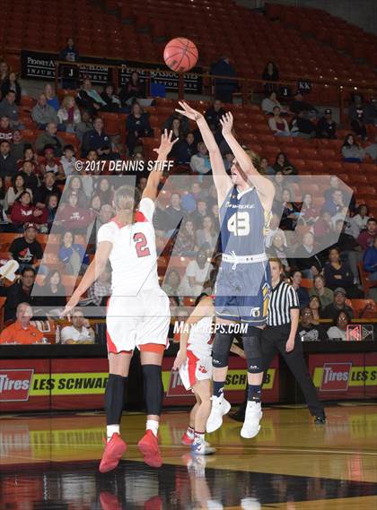Thumbnail 3 in Oak Ridge vs. McClatchy (CIF SJS D1 Semifinal) photogallery.