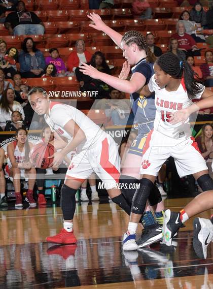 Thumbnail 1 in Oak Ridge vs. McClatchy (CIF SJS D1 Semifinal) photogallery.