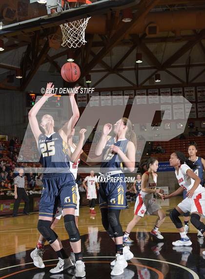 Thumbnail 3 in Oak Ridge vs. McClatchy (CIF SJS D1 Semifinal) photogallery.