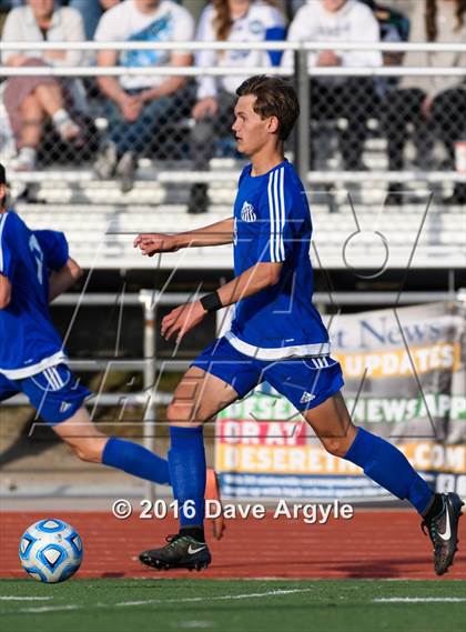 Thumbnail 3 in Fremont vs. Sky View (UHSAA 5A Semifinal) photogallery.