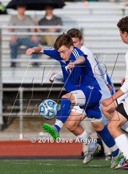 Thumbnail 2 in Fremont vs. Sky View (UHSAA 5A Semifinal) photogallery.