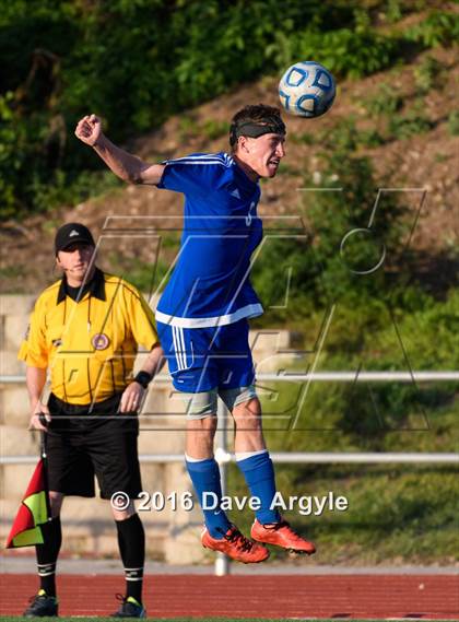 Thumbnail 2 in Fremont vs. Sky View (UHSAA 5A Semifinal) photogallery.
