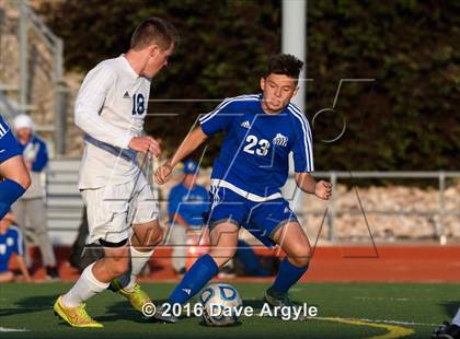Thumbnail 2 in Fremont vs. Sky View (UHSAA 5A Semifinal) photogallery.