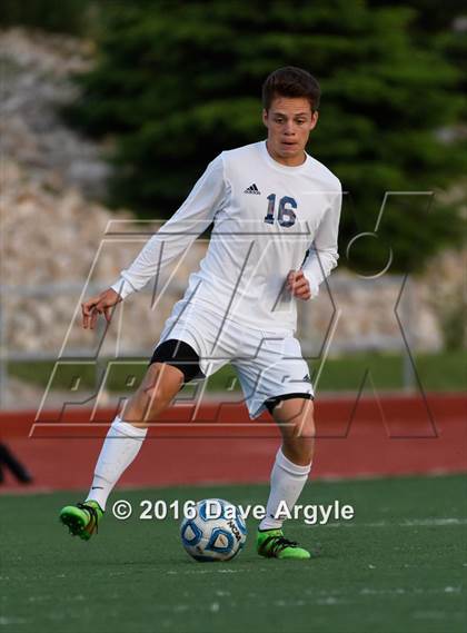 Thumbnail 2 in Fremont vs. Sky View (UHSAA 5A Semifinal) photogallery.