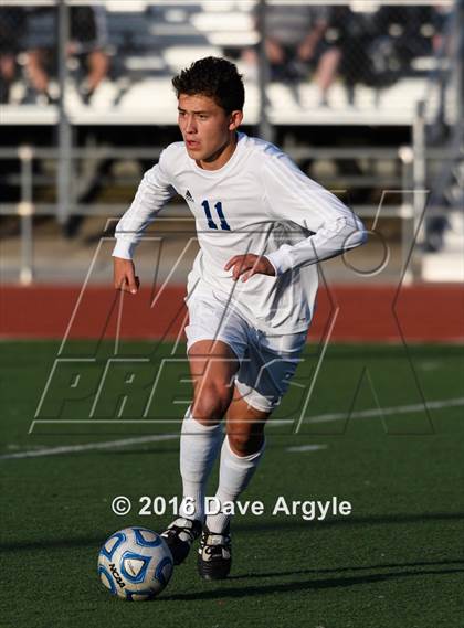 Thumbnail 3 in Fremont vs. Sky View (UHSAA 5A Semifinal) photogallery.