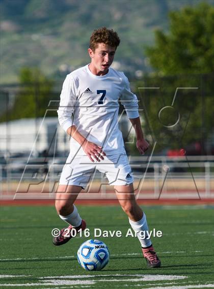 Thumbnail 3 in Fremont vs. Sky View (UHSAA 5A Semifinal) photogallery.