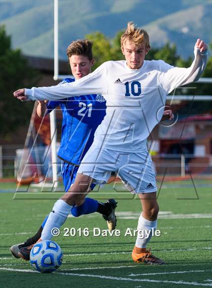 Thumbnail 2 in Fremont vs. Sky View (UHSAA 5A Semifinal) photogallery.