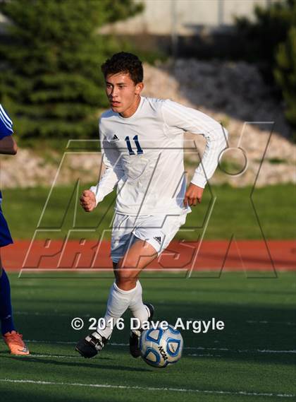 Thumbnail 3 in Fremont vs. Sky View (UHSAA 5A Semifinal) photogallery.