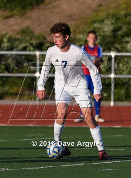 Thumbnail 2 in Fremont vs. Sky View (UHSAA 5A Semifinal) photogallery.