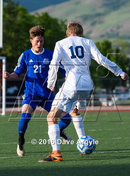 Thumbnail 3 in Fremont vs. Sky View (UHSAA 5A Semifinal) photogallery.