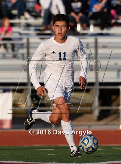 Thumbnail 3 in Fremont vs. Sky View (UHSAA 5A Semifinal) photogallery.