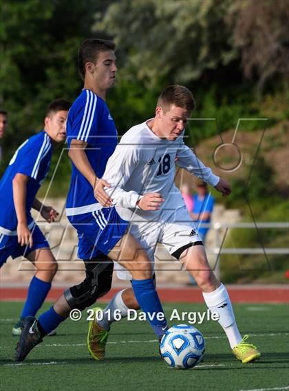 Thumbnail 2 in Fremont vs. Sky View (UHSAA 5A Semifinal) photogallery.