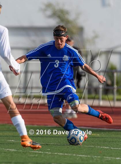 Thumbnail 3 in Fremont vs. Sky View (UHSAA 5A Semifinal) photogallery.