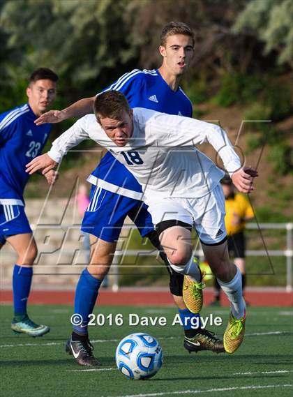 Thumbnail 3 in Fremont vs. Sky View (UHSAA 5A Semifinal) photogallery.
