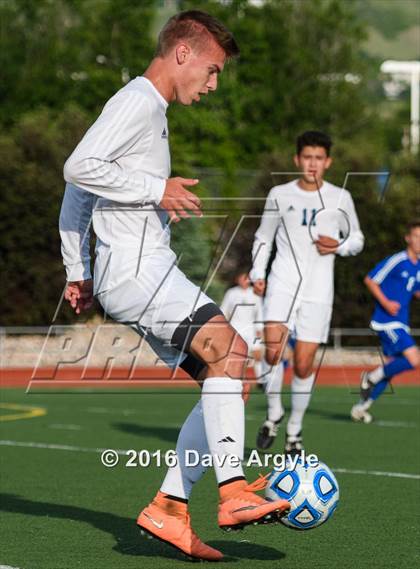 Thumbnail 2 in Fremont vs. Sky View (UHSAA 5A Semifinal) photogallery.