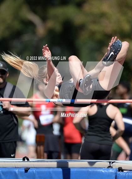 Thumbnail 2 in Irvine/Asics Invitational photogallery.