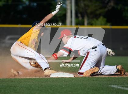 Thumbnail 2 in Charlotte Catholic vs Phillip O. Berry Academy of Technology photogallery.