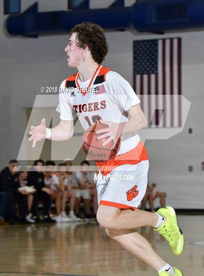 Thumbnail 3 in College Park vs. Roseville (Les Curry Invitational) photogallery.
