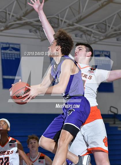 Thumbnail 3 in College Park vs. Roseville (Les Curry Invitational) photogallery.