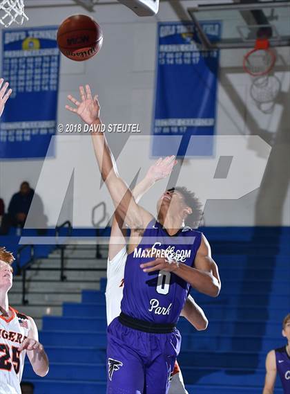 Thumbnail 1 in College Park vs. Roseville (Les Curry Invitational) photogallery.