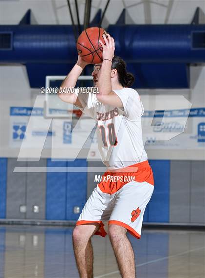 Thumbnail 3 in College Park vs. Roseville (Les Curry Invitational) photogallery.
