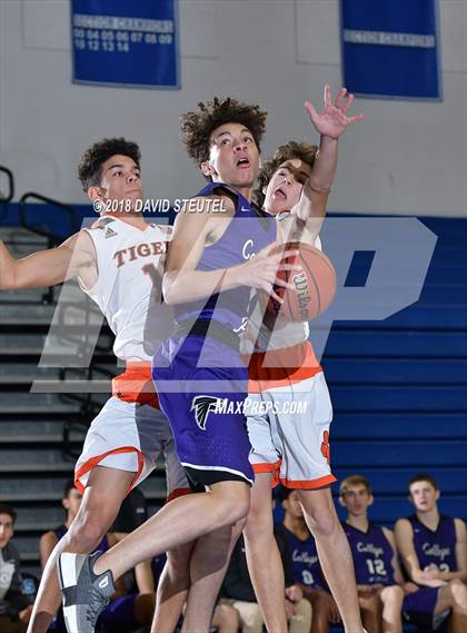 Thumbnail 2 in College Park vs. Roseville (Les Curry Invitational) photogallery.