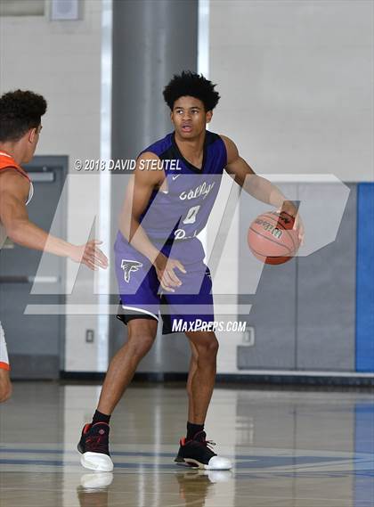 Thumbnail 2 in College Park vs. Roseville (Les Curry Invitational) photogallery.