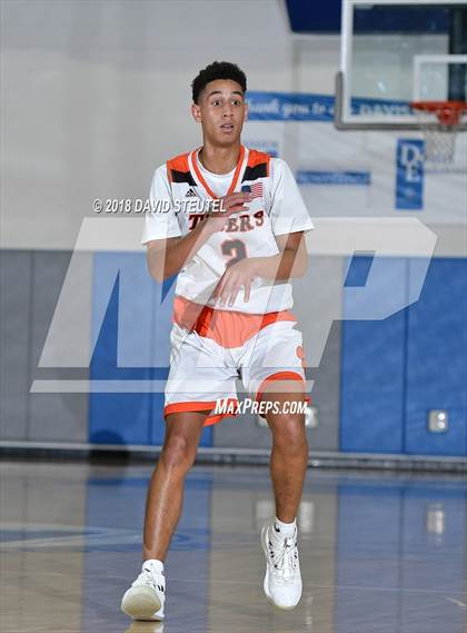 Thumbnail 1 in College Park vs. Roseville (Les Curry Invitational) photogallery.