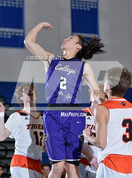 Thumbnail 2 in College Park vs. Roseville (Les Curry Invitational) photogallery.